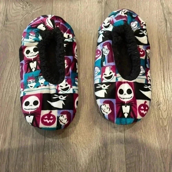 Nightmare Before Christmas From  Disney slipper booties- good for size 7-8 - Picture 1 of 4